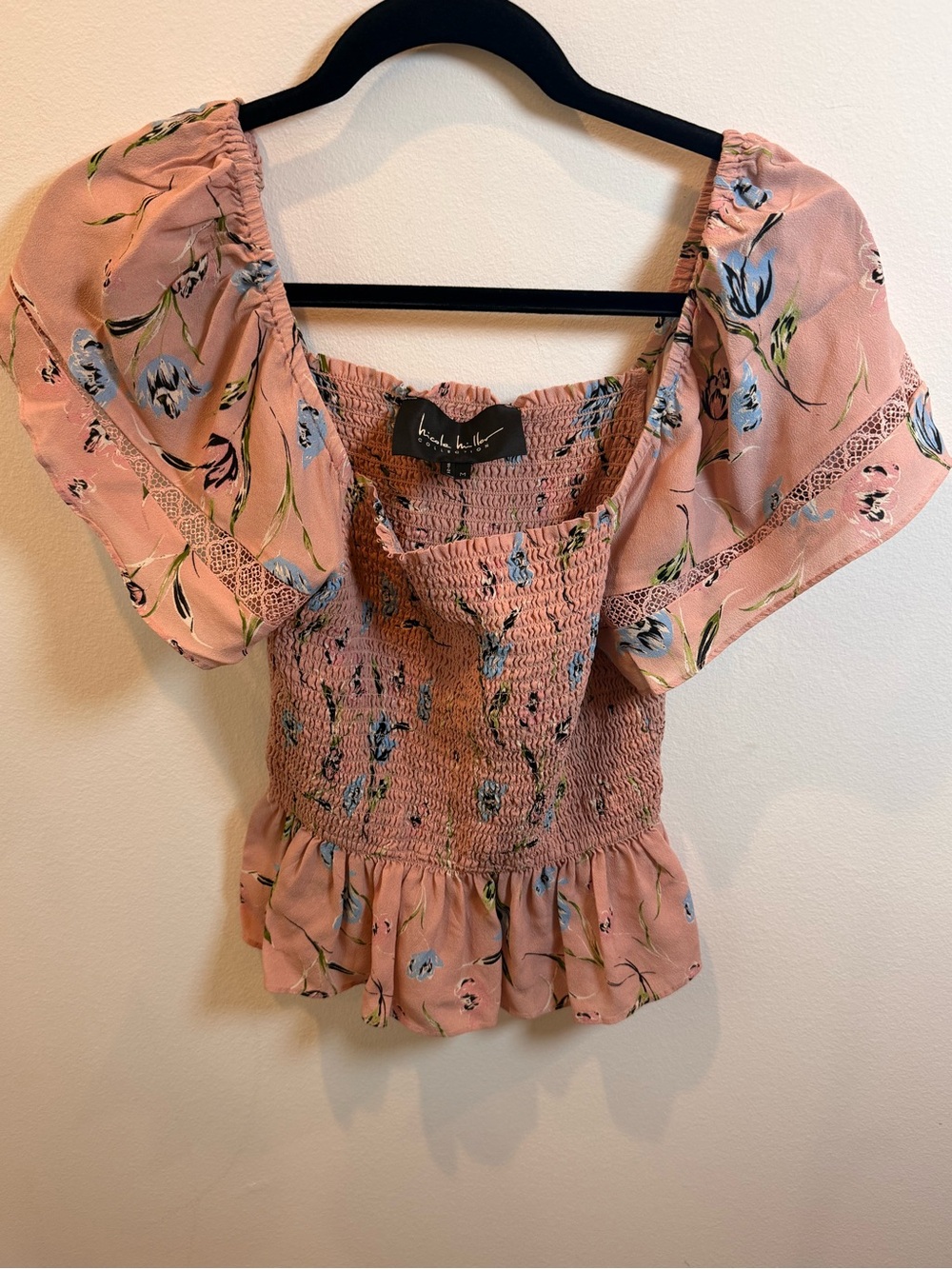 Nicole Miller‎ Collection Pink Floral Smocked Top M - Picture 4 of 5
